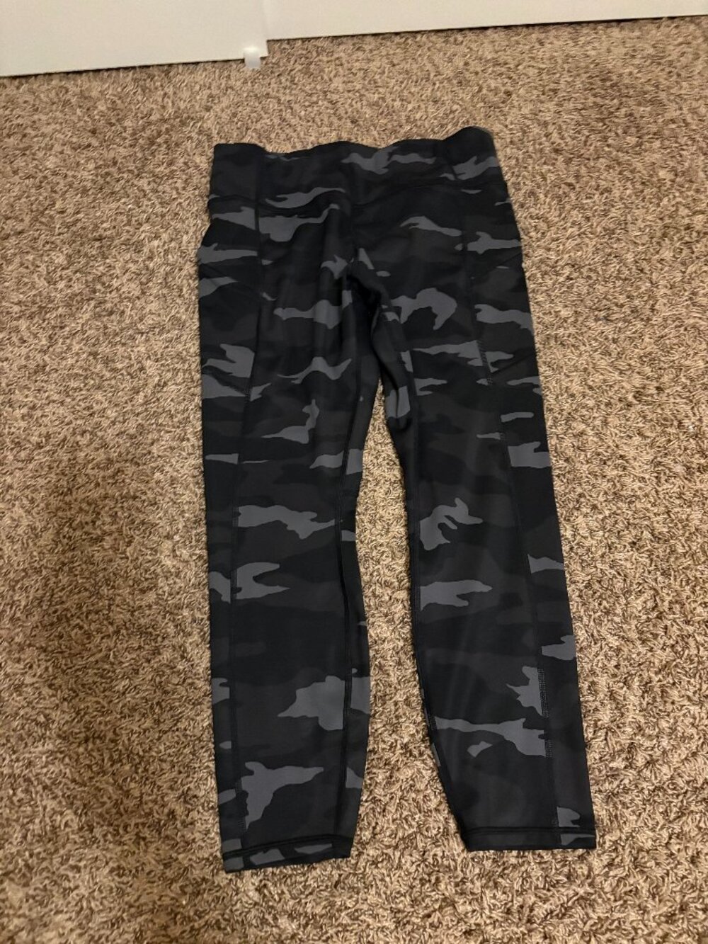 Athleta Camo Contender 7/8 Tight Large Black Grey Elastic Waist With Drawstring